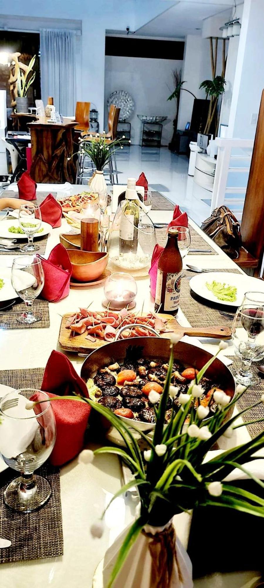 Date & Dine Resort Antipolo Bagian luar foto