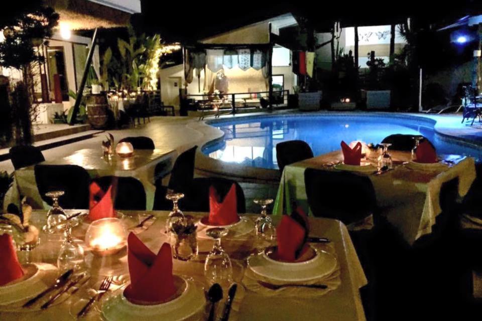 Date & Dine Resort Antipolo Bagian luar foto