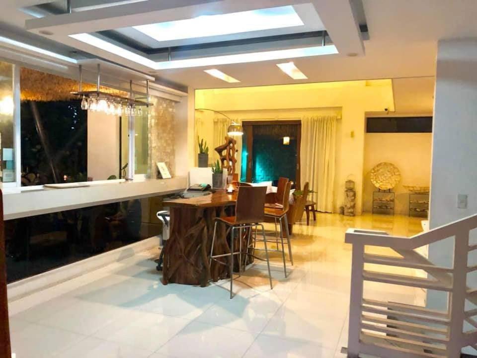 Date & Dine Resort Antipolo Bagian luar foto
