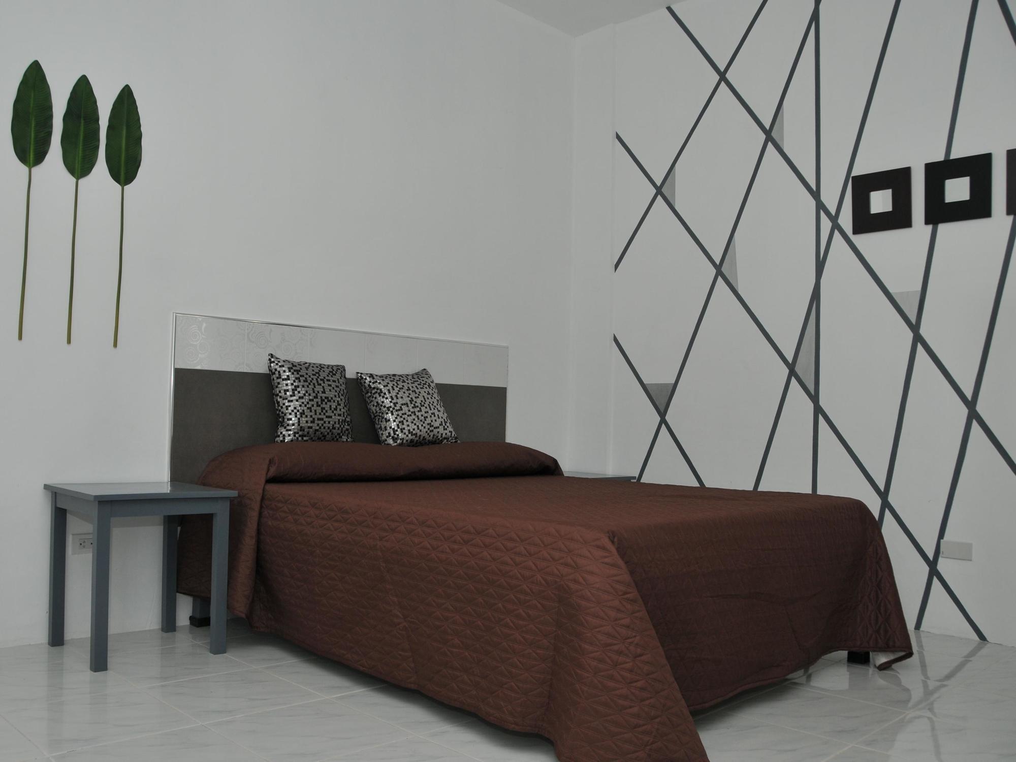 Date & Dine Resort Antipolo Bagian luar foto